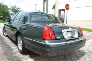 2001 Lincoln Town Car 