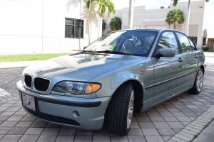 2003 BMW 325i 