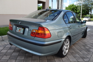 2003 BMW 325i 