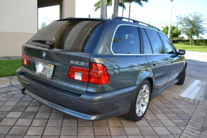 2003 BMW 525it 