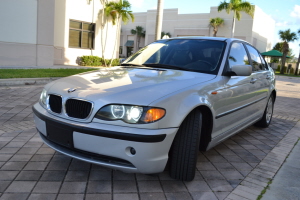 2004 BMW 325i 