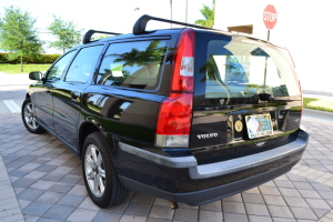 2004 Volvo V70 
