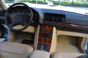 1992 Mercedes 400SE 