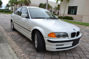 2000 BMW 323i 