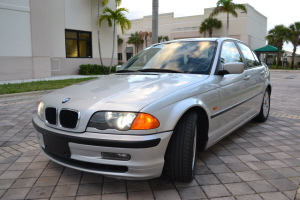 2000 BMW 323i 