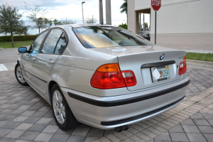 2000 BMW 323i 