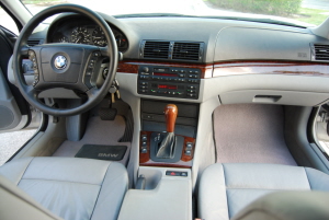 2000 BMW 323i 