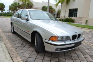 2000 BMW 528i 