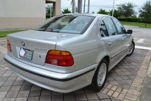 2000 BMW 528i 