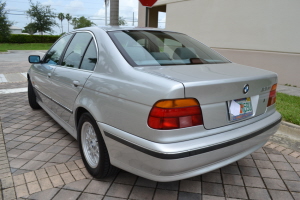 2000 BMW 528i 