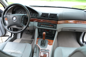 2000 BMW 528i 