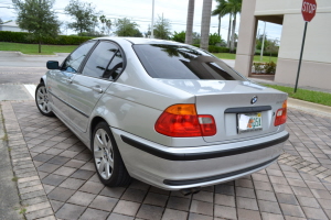 2001 BMW 325i 