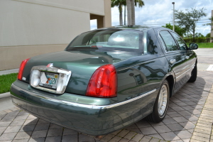 2001 Lincoln Town Car 