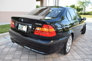 2002 BMW 325i 