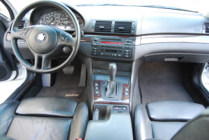 2003 BMW 325i 