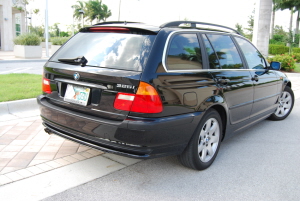 2003 BMW 325it 