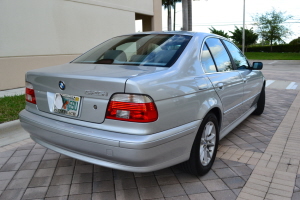 2003 BMW 525i 