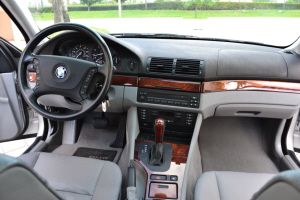 2003 BMW 525i 