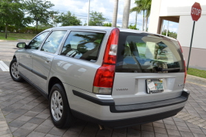 2003 Volvo V70 