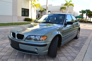 2004 BMW 325i 