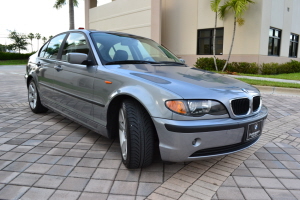 2004 BMW 325i 