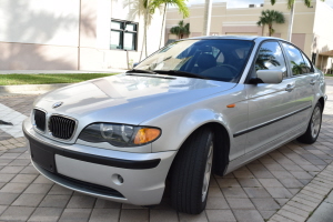 2004 BMW 325i 