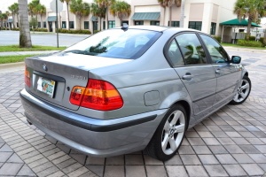 2004 BMW 325i 