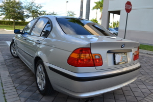 2004 BMW 325i 