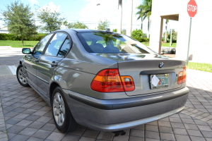 2004 BMW 325i 