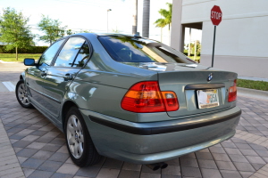 2004 BMW 325i 