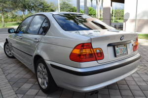 2004 BMW 325i 