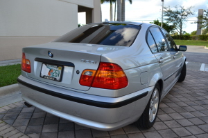 2004 BMW 325i 