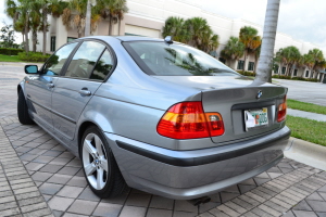 2004 BMW 325i 