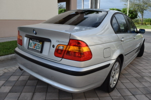 2004 BMW 325i 