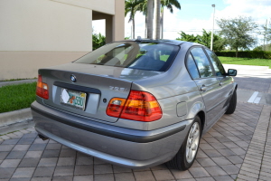 2004 BMW 325i 