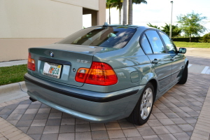 2004 BMW 325i 