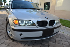 2004 BMW 325i 