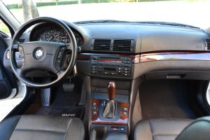 2004 BMW 325i 