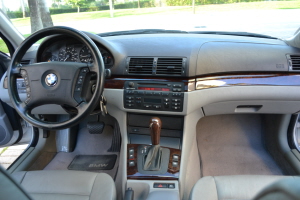 2004 BMW 325i 