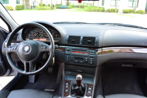 2004 BMW 325i 