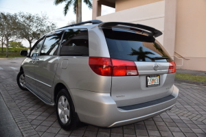 2004 Toyota Sienna 