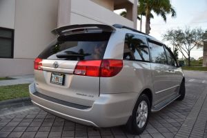 2004 Toyota Sienna 