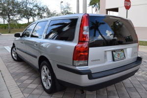 2004 Volvo V70 