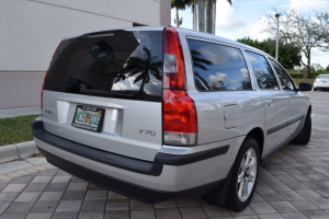 2004 Volvo V70 