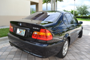 2005 BMW 325i 