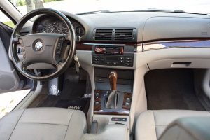 2005 BMW 325i 