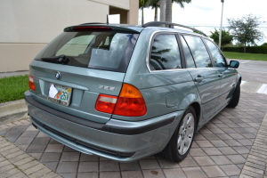 2005 BMW 325it 