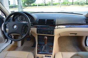 2005 BMW 330i 