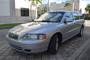 2005 Volvo V70 