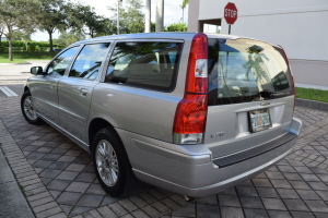 2005 Volvo V70 